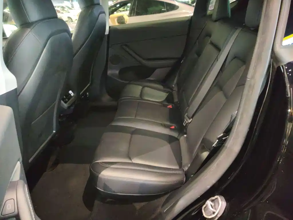 Tesla Model Y — фото 17