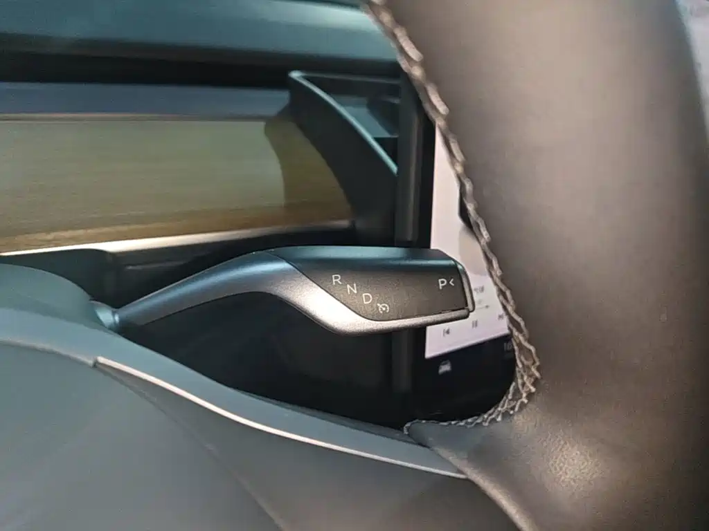 Tesla Model Y — фото 14
