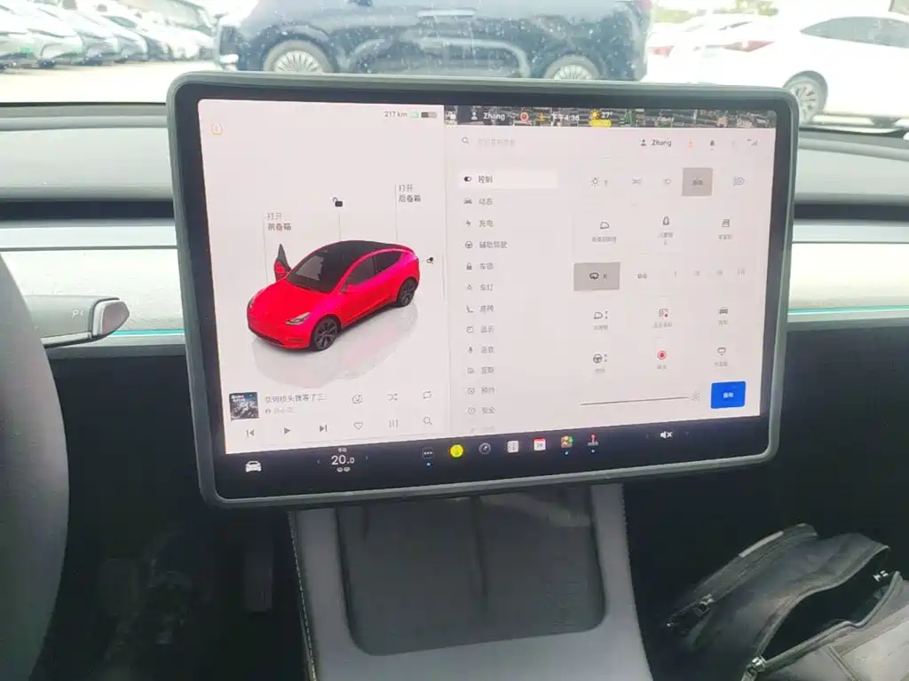 Tesla Model Y — фото 13