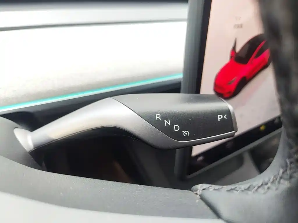 Tesla Model Y — фото 14