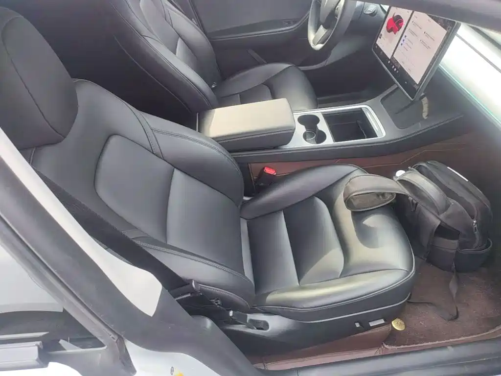 Tesla Model Y — фото 25