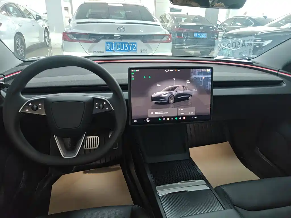 Tesla Model 3 — фото 14