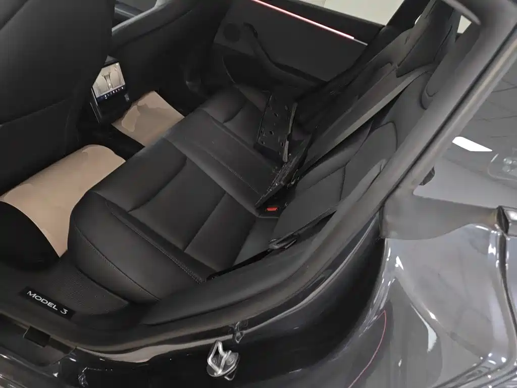 Tesla Model 3 — фото 17