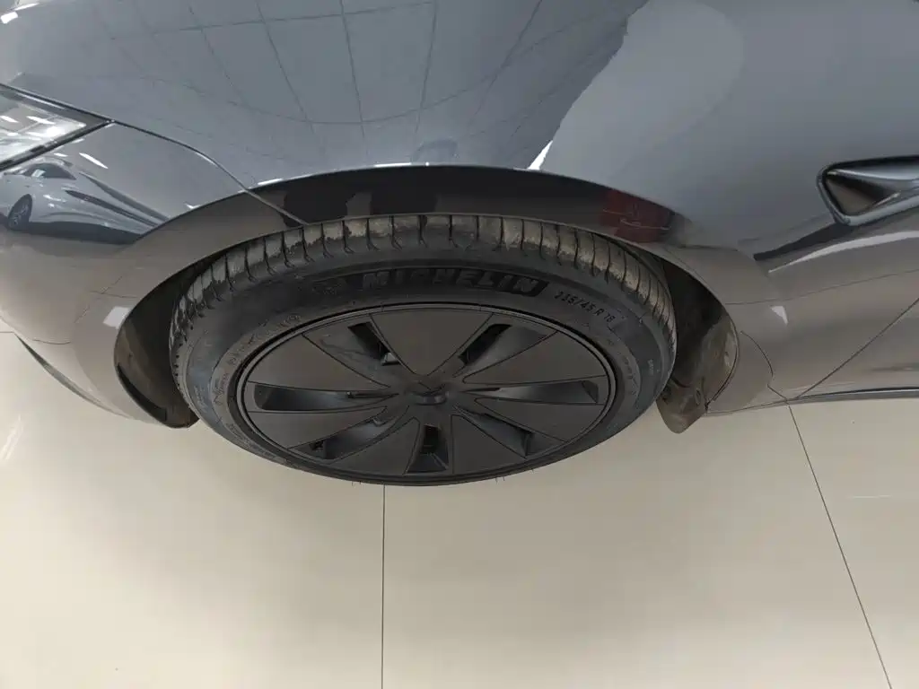 Tesla Model 3 — фото 23