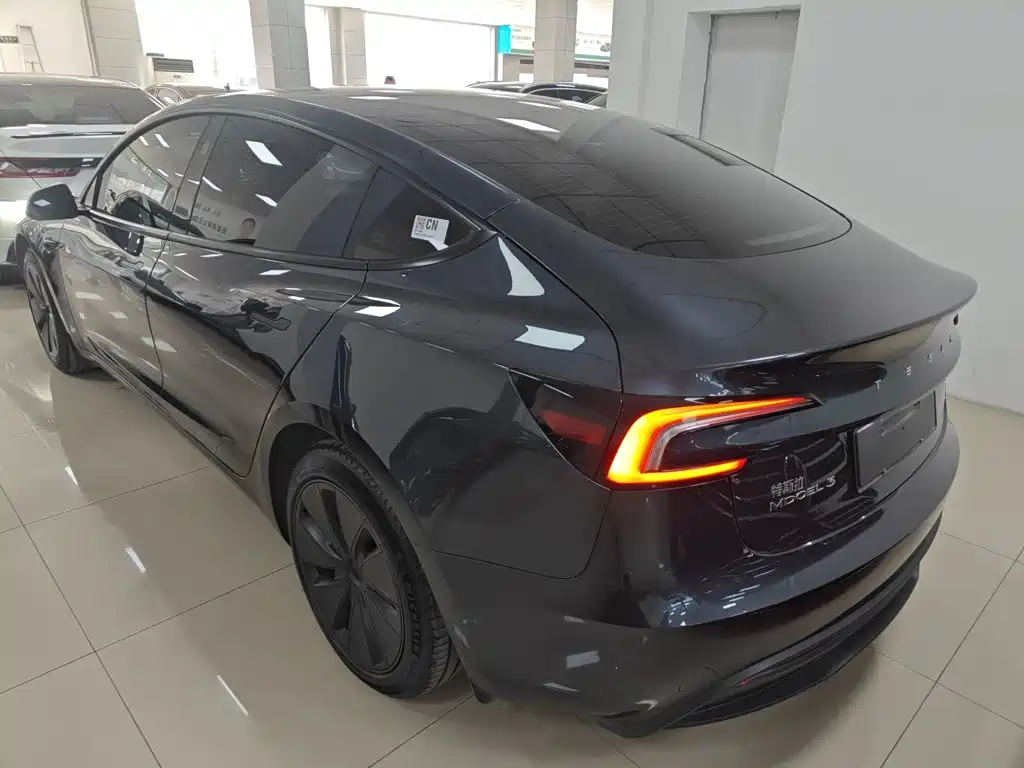 Tesla Model 3 — фото 5