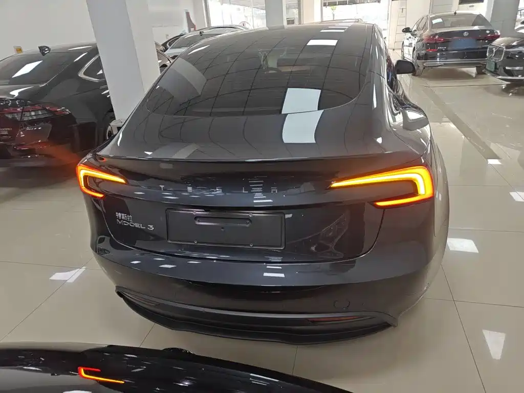 Tesla Model 3 — фото 6