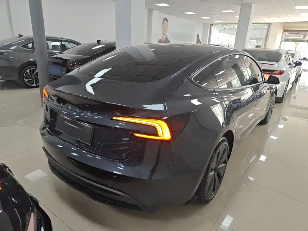 Tesla Model 3 — фото 7