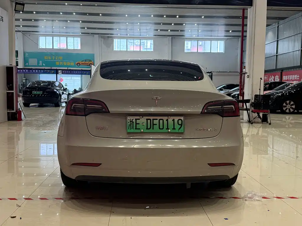 Tesla Model 3 — фото 5