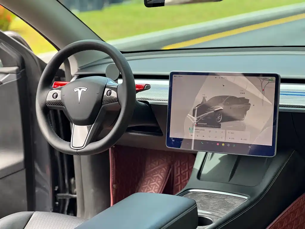 Tesla Model Y — фото 13
