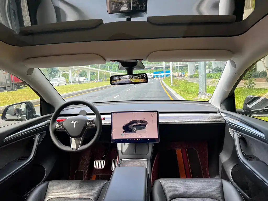 Tesla Model Y — фото 14
