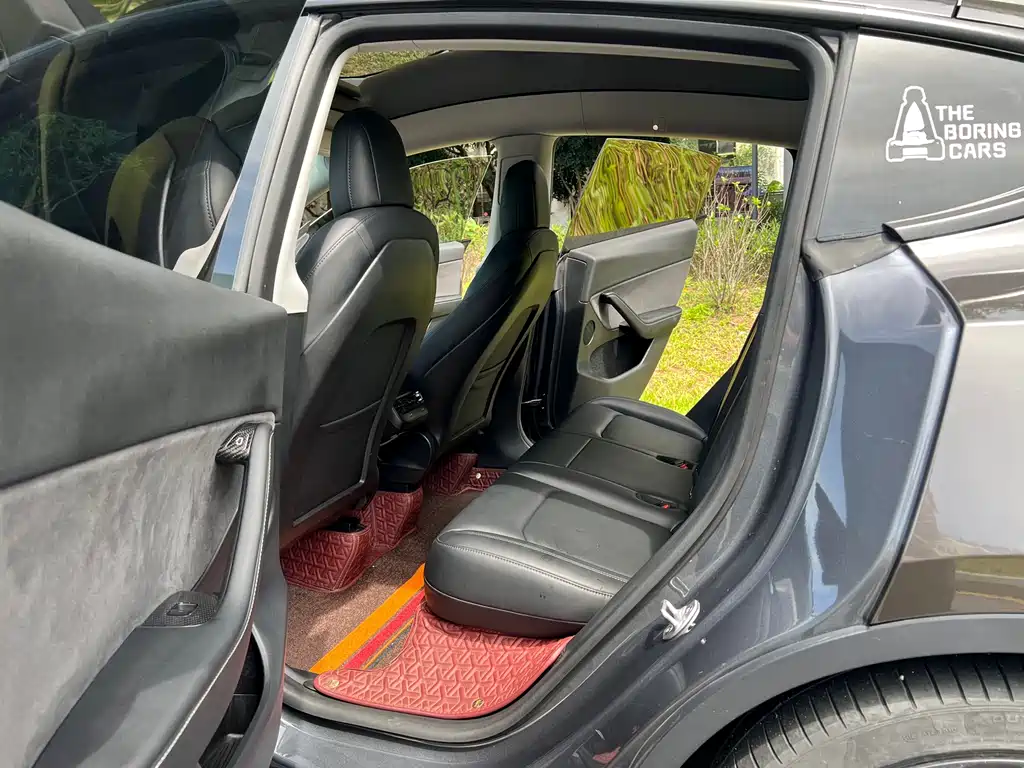 Tesla Model Y — фото 10