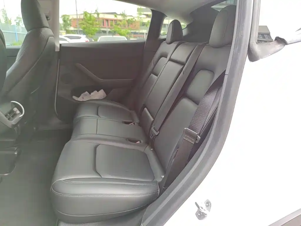 Tesla Model Y — фото 17