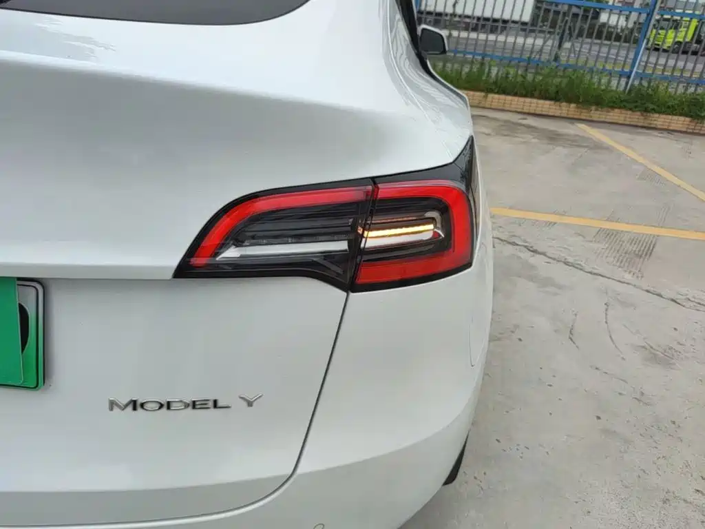 Tesla Model Y — фото 8