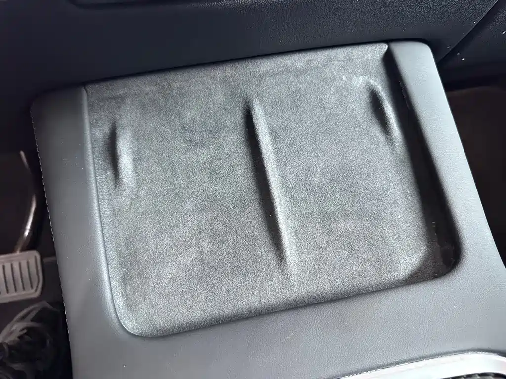 Tesla Model Y — фото 11