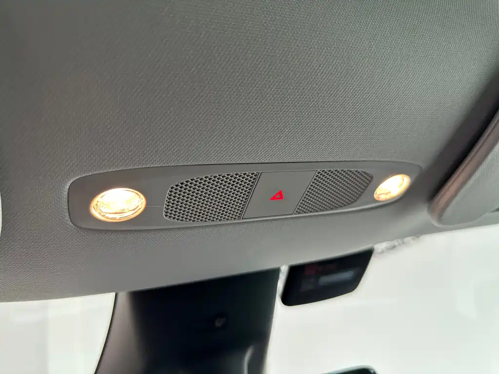 Tesla Model Y — фото 14