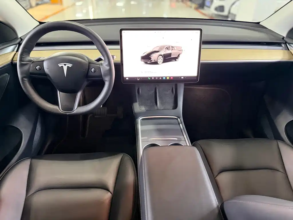 Tesla Model Y — фото 7