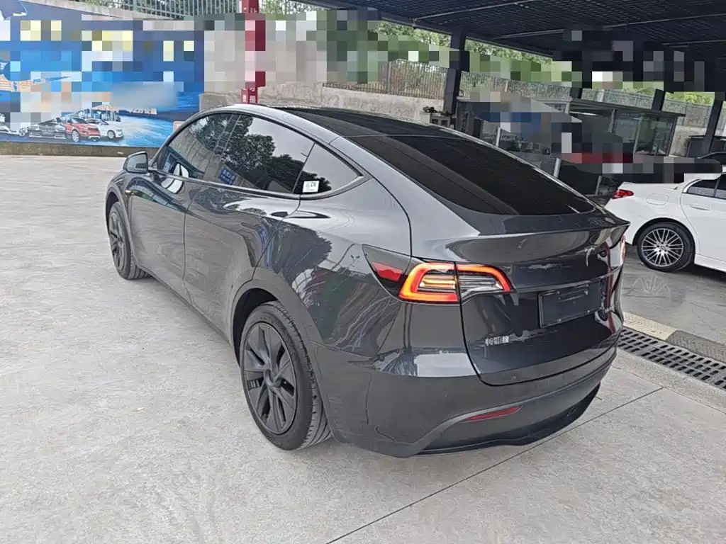 Tesla Model Y — фото 5