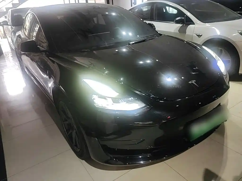 Tesla Model 3 — фото 4