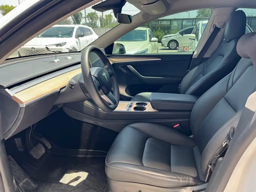 Tesla Model Y — фото 5