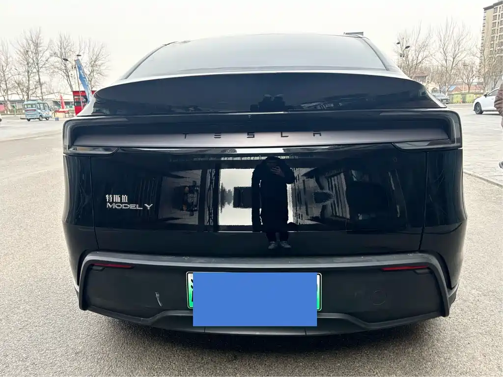 Tesla Model Y — фото 7