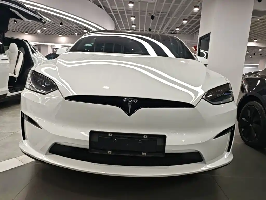 Tesla Model X — фото 3