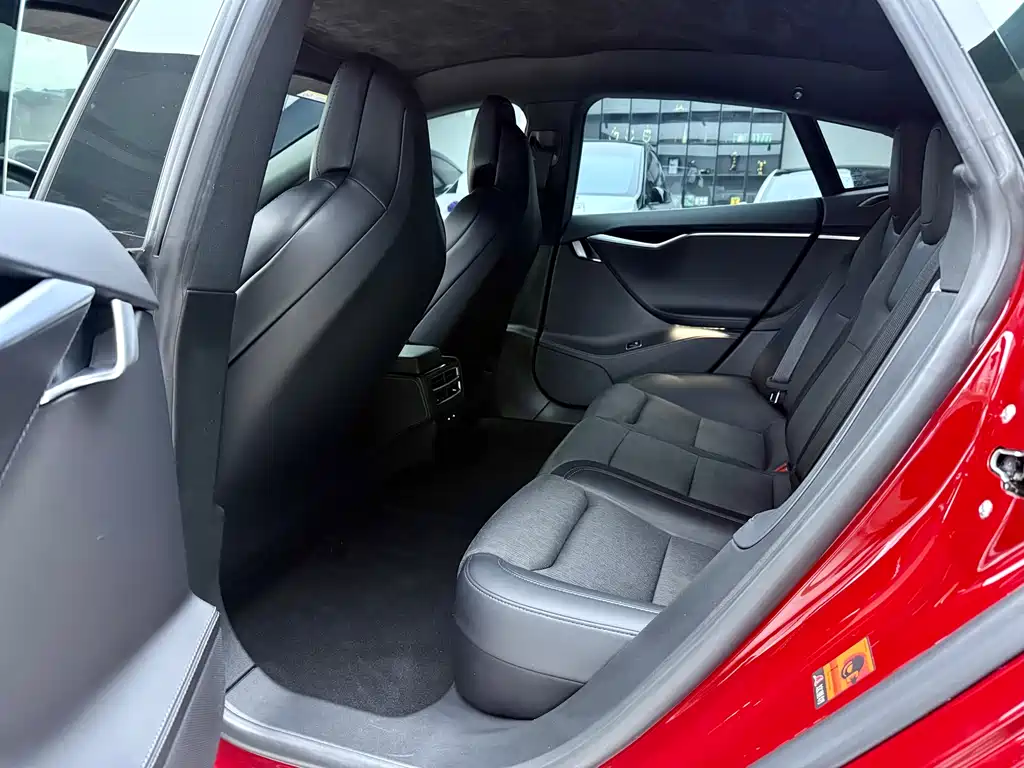 Tesla Model S — фото 6