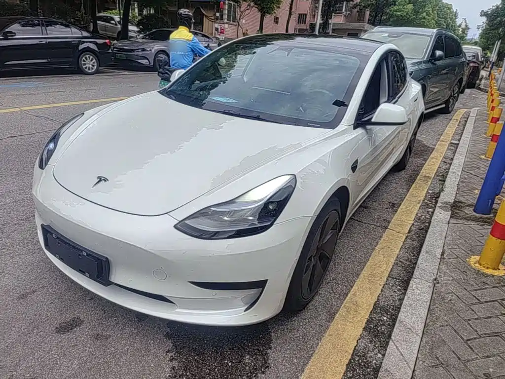 Tesla Model 3 — фото 2
