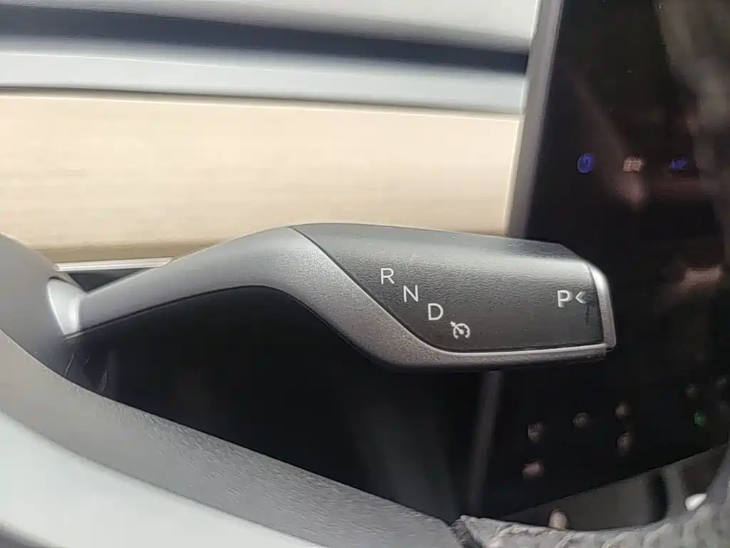 Tesla Model 3 — фото 14