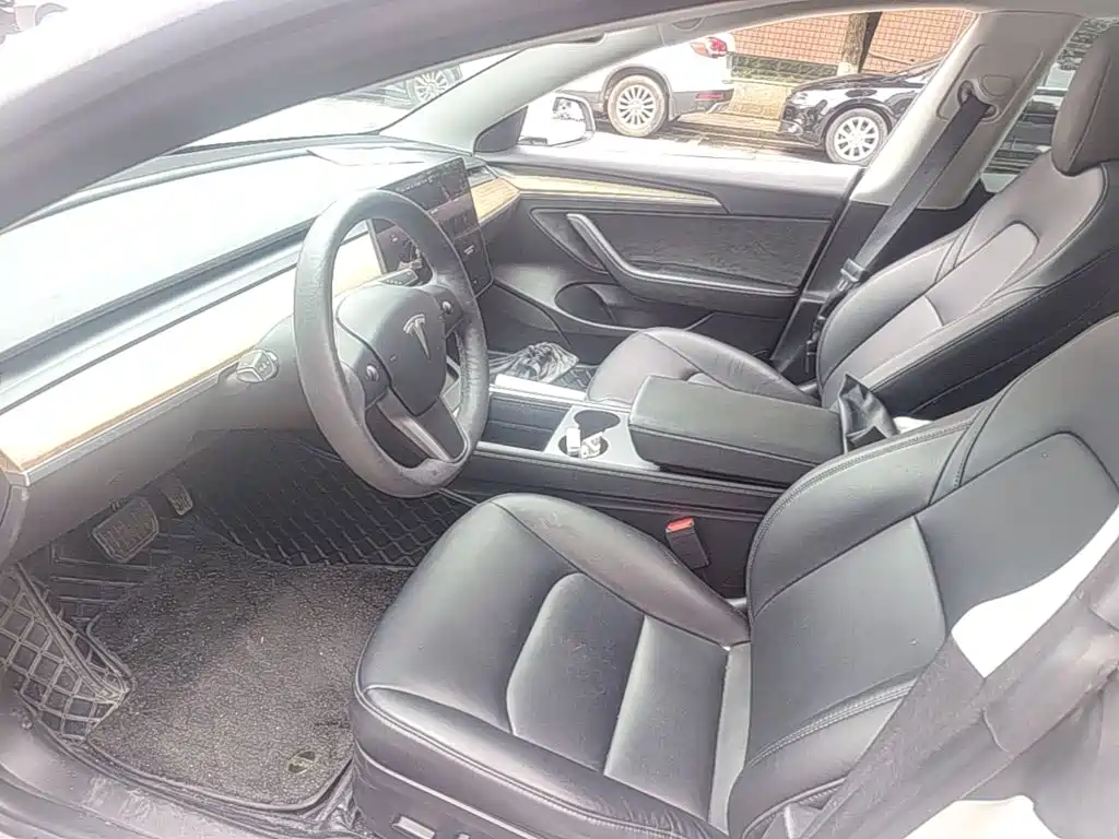 Tesla Model 3 — фото 15