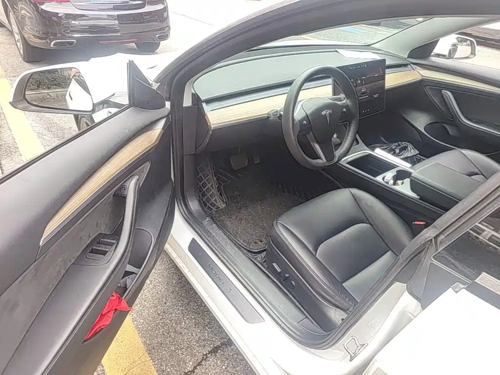 Tesla Model 3 — фото 16