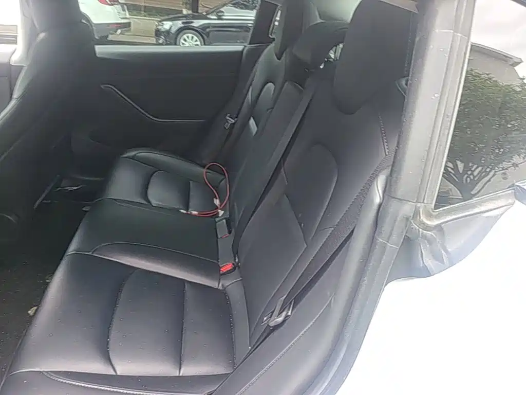 Tesla Model 3 — фото 17
