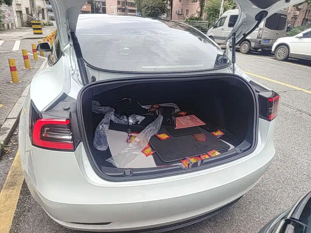Tesla Model 3 — фото 19
