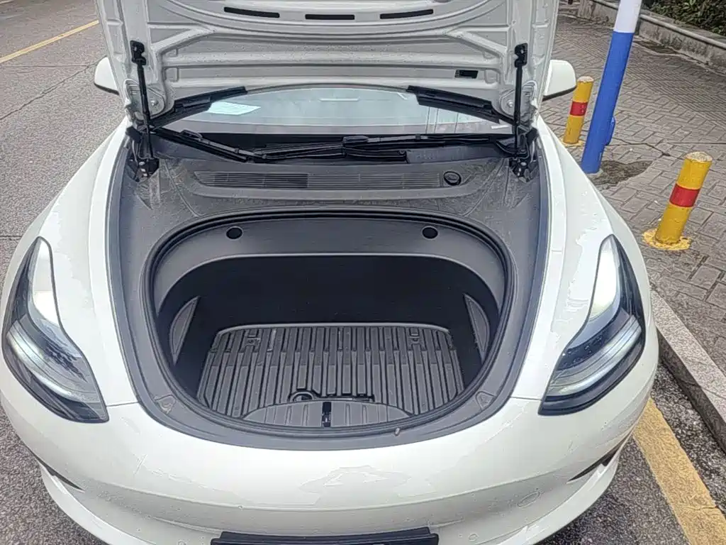 Tesla Model 3 — фото 20