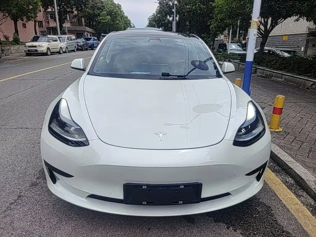 Tesla Model 3 — фото 3