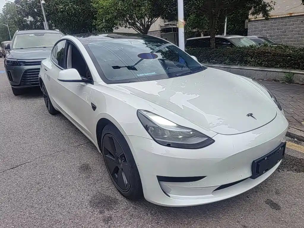 Tesla Model 3 — фото 4