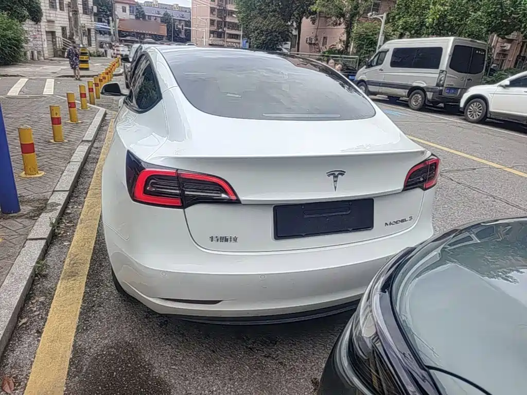 Tesla Model 3 — фото 6