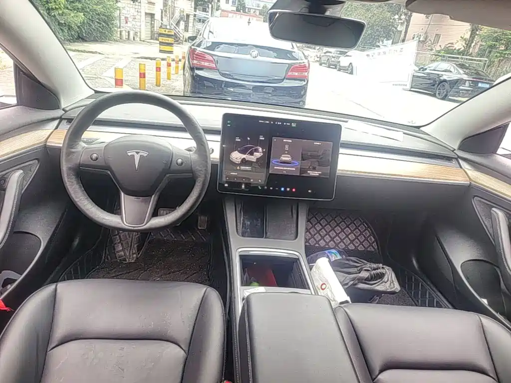 Tesla Model 3 — фото 10