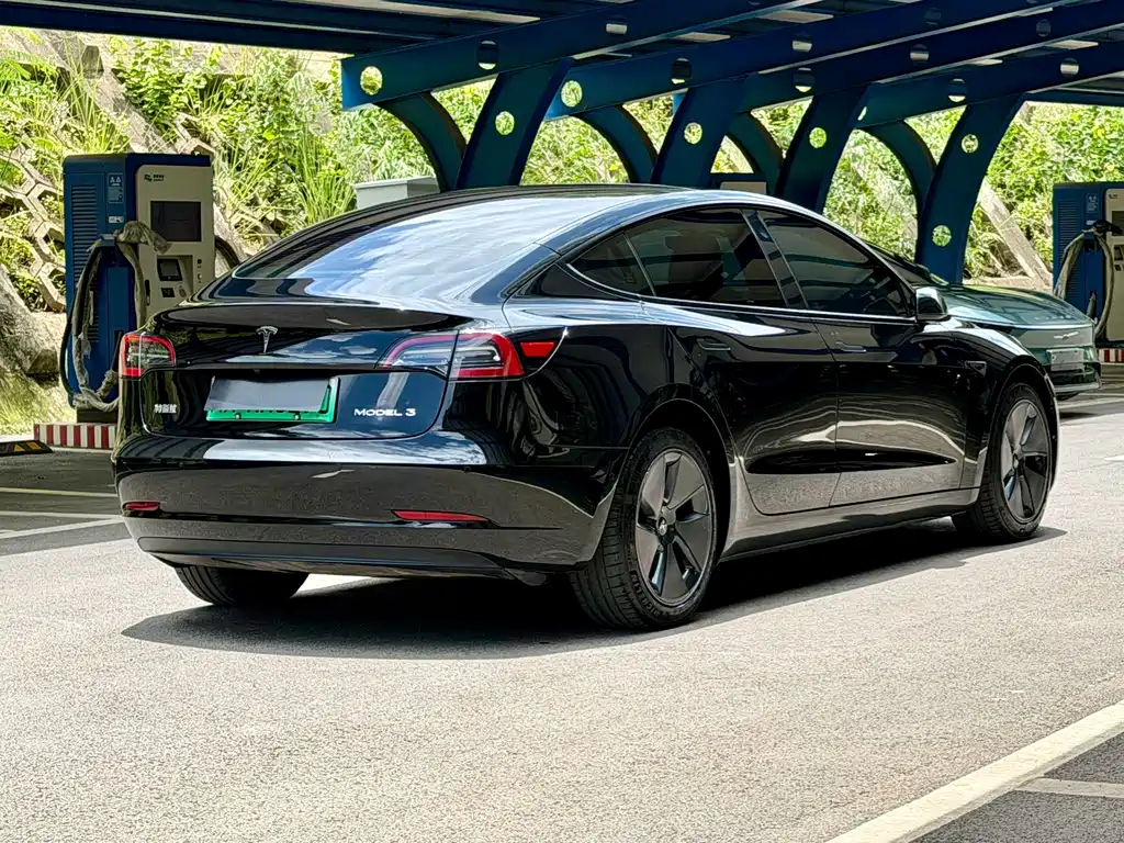 Tesla Model 3 — фото 4
