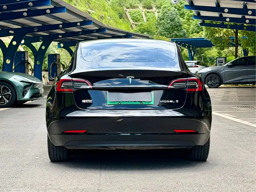 Tesla Model 3 — фото 5