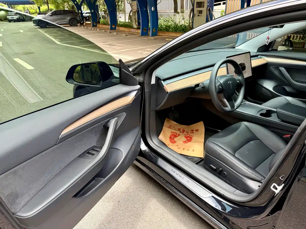 Tesla Model 3 — фото 8