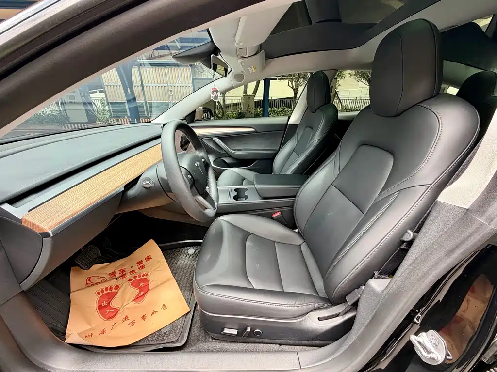 Tesla Model 3 — фото 9