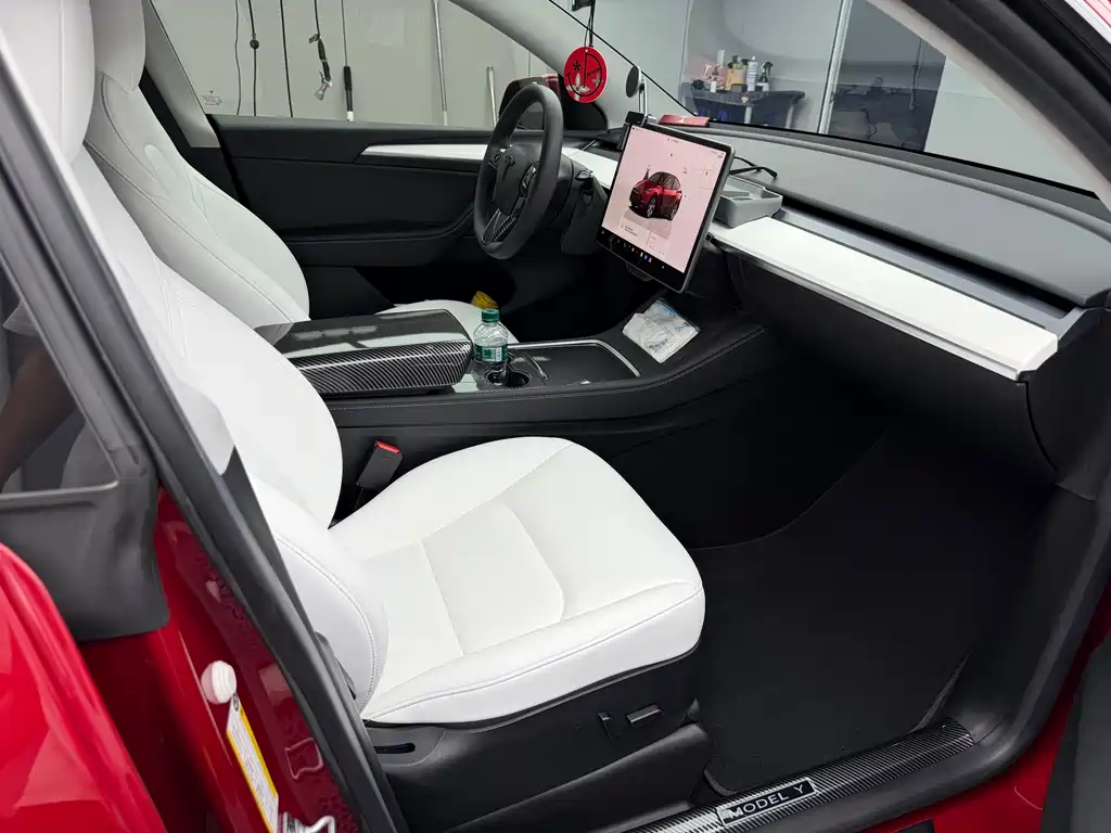 Tesla Model Y — фото 13