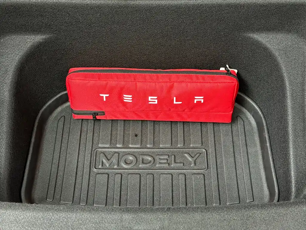 Tesla Model Y — фото 17