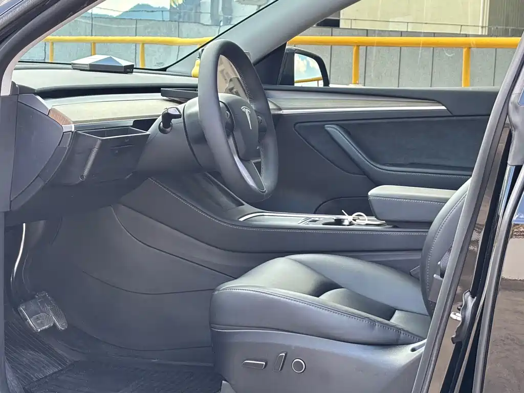 Tesla Model Y — фото 4