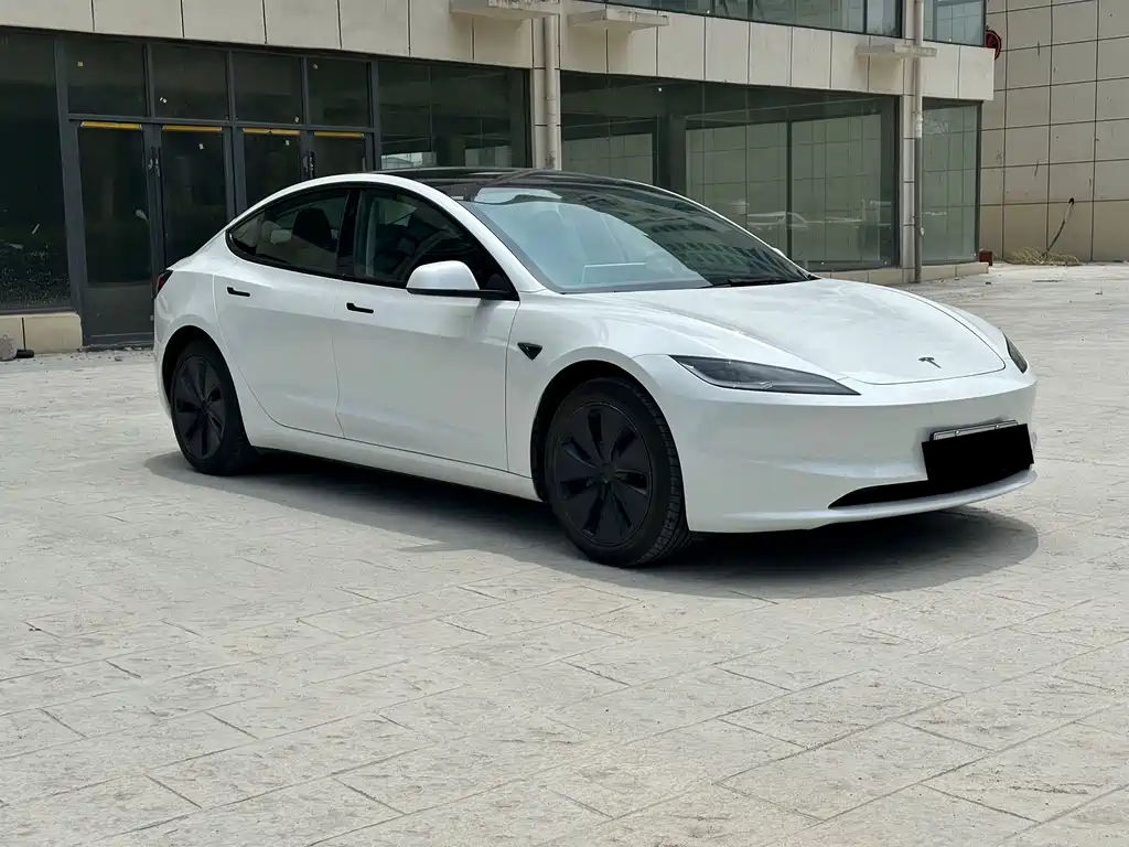 Tesla Model 3 — фото 3