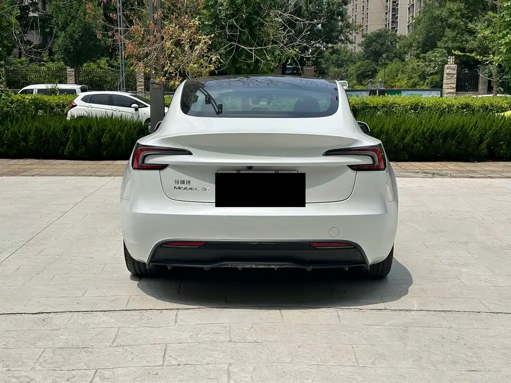 Tesla Model 3 — фото 4