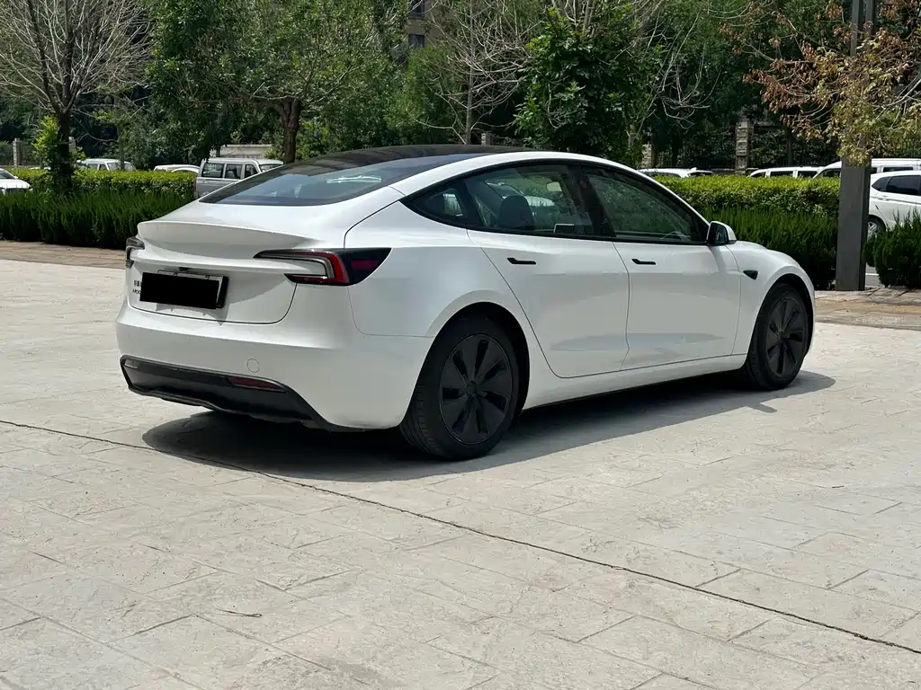 Tesla Model 3 — фото 5