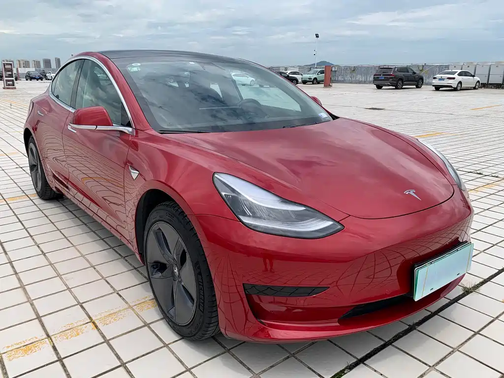 Tesla Model 3 — фото 3