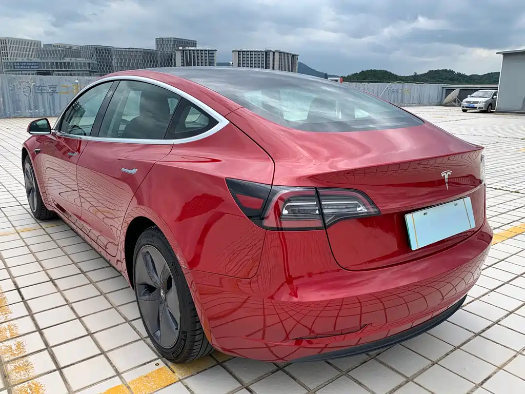 Tesla Model 3 — фото 4
