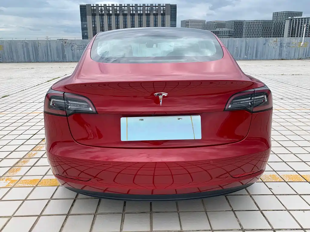 Tesla Model 3 — фото 5